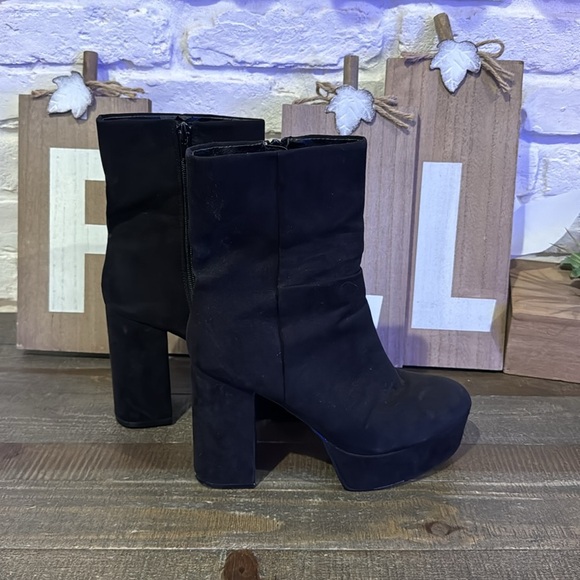 Urban outfitters Black faux suede boots - Picture 1 of 5